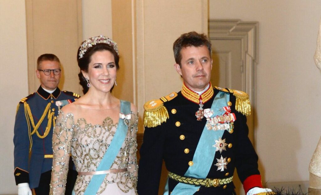 Danimarka kraliçesi ii. Margrethe'in büyük oğlu prens frederik (sağda) ve eşi prenses mary (solda). Fotoğraf: schneider press