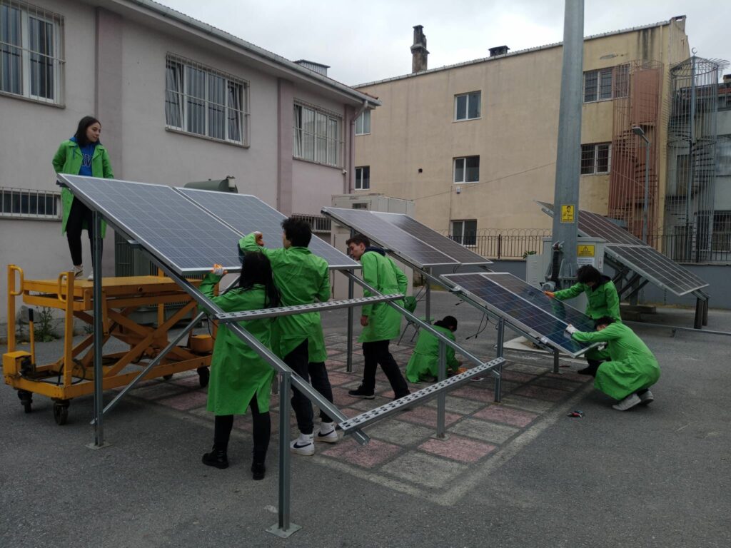 “şehit erol olçak mesleki ve anadolu teknik lisesi” öğrencileri