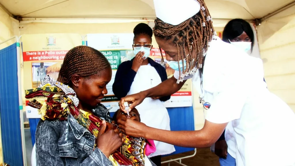 Zambiya'da oral kolera aşısı uygulanırken çekilmiş bir kare. Fotoğraf: bnn