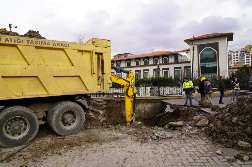 Aski̇ ekipleri, sel taşkınlarına sebep olan sorunu buldu