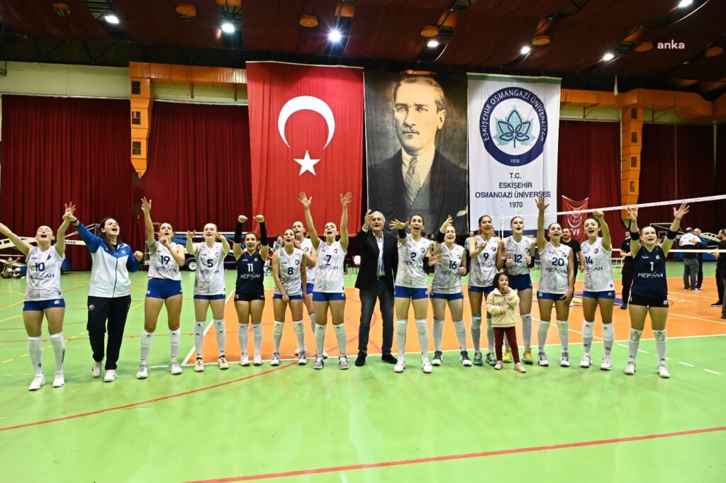 Bozüyük belediyesi eğitim ve spor kulübü kadın voleybol takımı, mke ankaragücü astor voleybol takımı’nı 3-2 mağlup ederek finale çıktı.