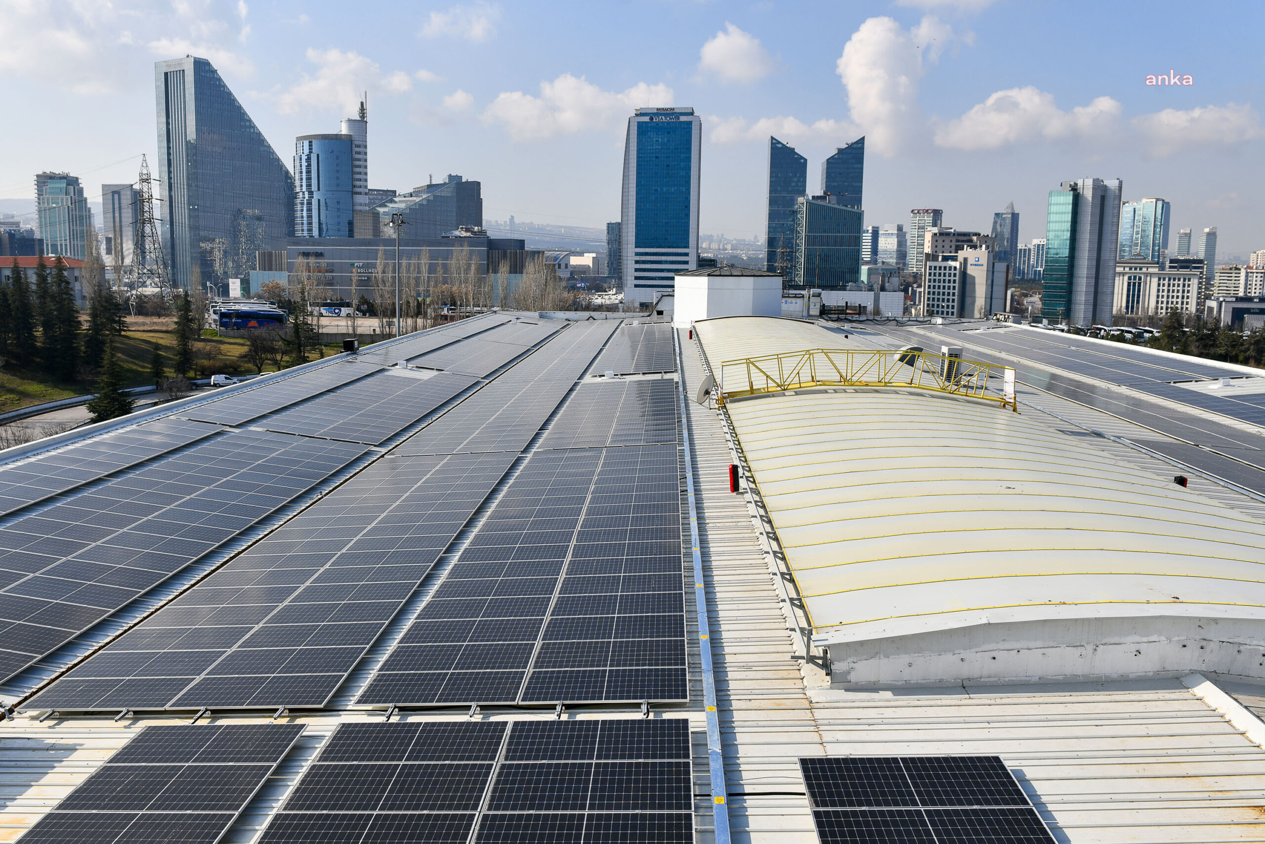 Aşti̇, güneş enerjisiyle kendi elektriğini üretmeye başladı... Mansur yavaş: ''önce aşti̇'yi şimdi de enerjisini yeniledik''