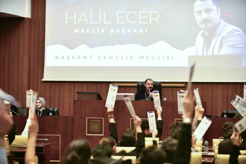 Başkent gençlik meclisi'nin ''model başkent'' simülasyonunda göç konuşuldu