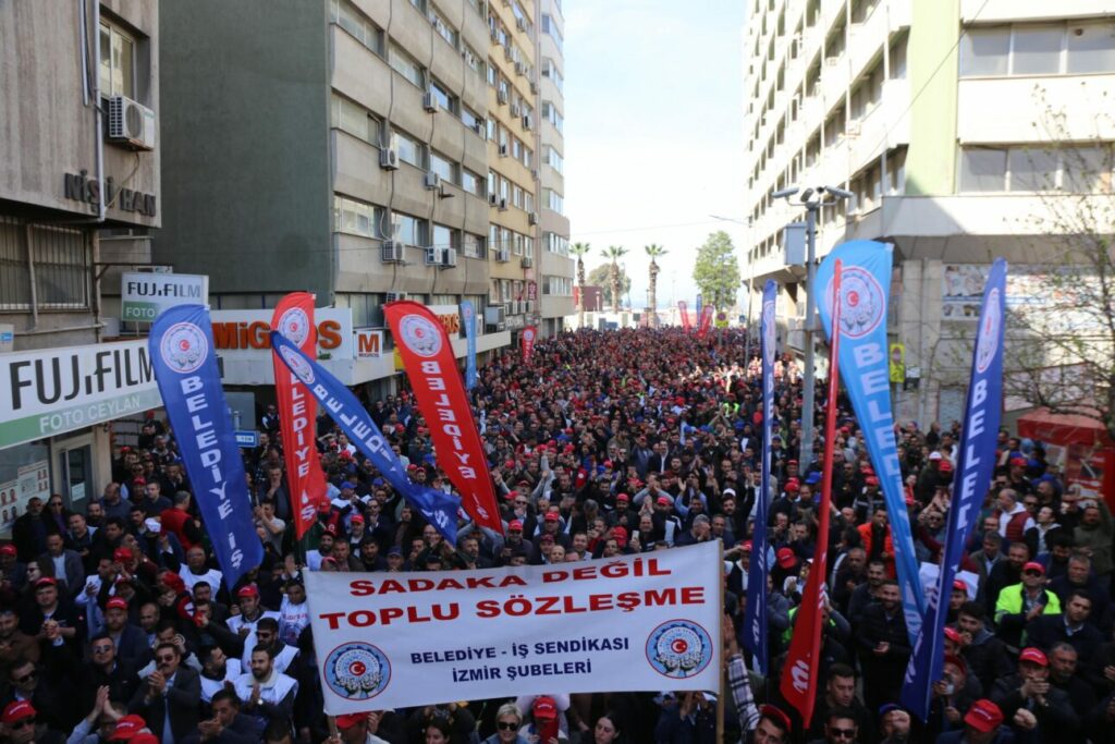 İzmir büyükşehir belediyesi'nde i̇şçiler i̇ş bıraktı