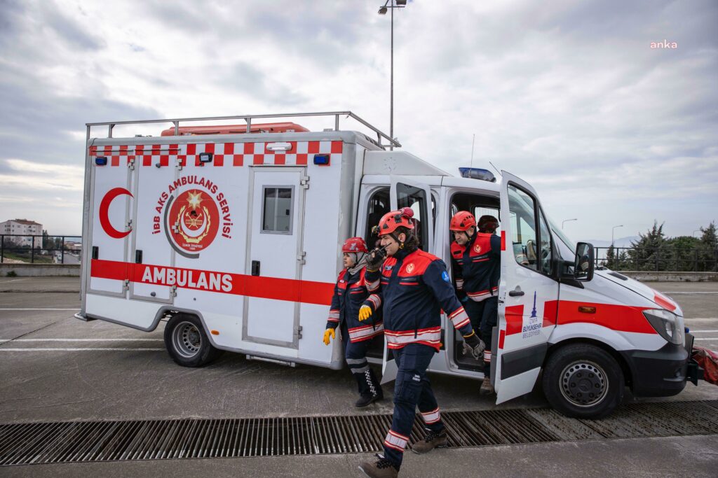 İzmir i̇tfaiyesi'nin paramedikleri hayat kurtarıyor