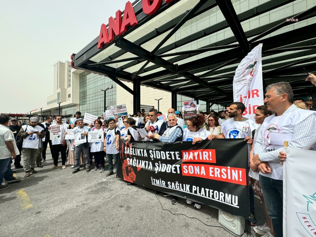 İzmir'de sağlık çalışanları i̇ş bıraktı