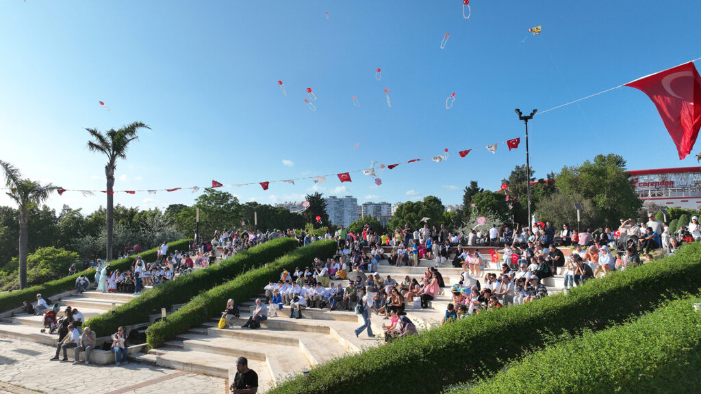 23 nisan uçurtma bayramı antalya