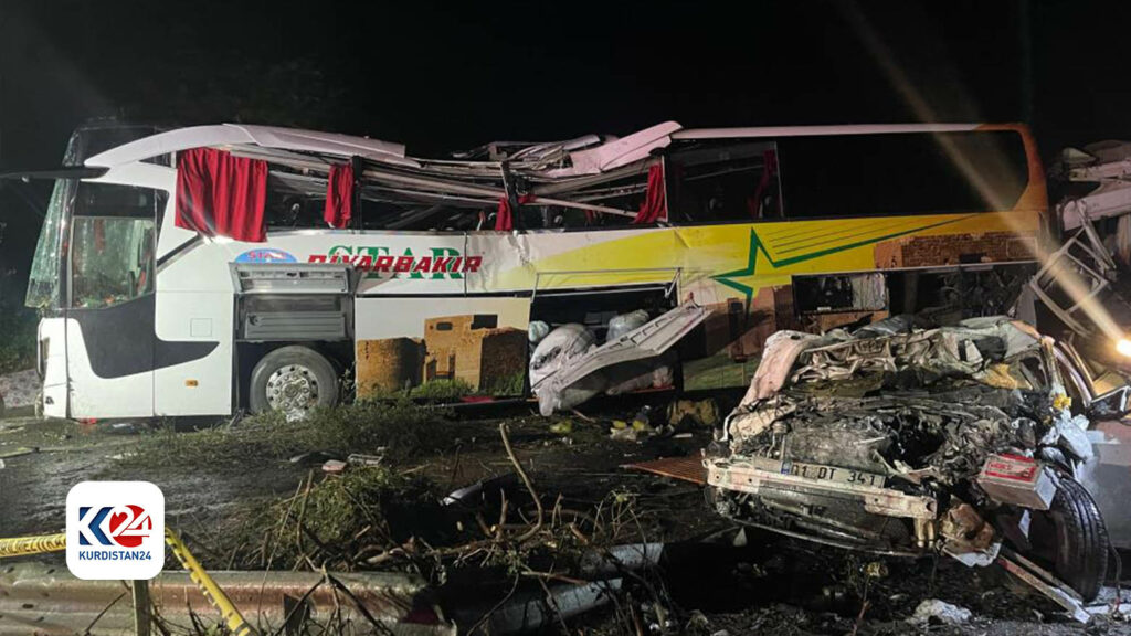 Tag otoyolu'nda zincirleme trafik kazası: 10 ölü, 30 yaralı