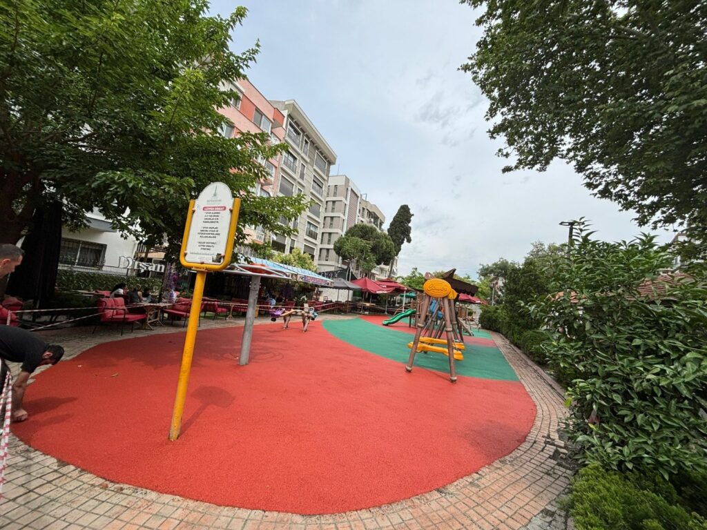 İzmir'in parkları yeniden doğuyor