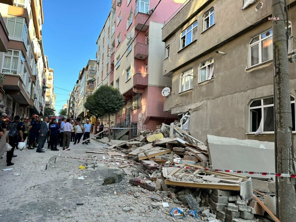 İstanbul bahçelievler’de bina çöktü