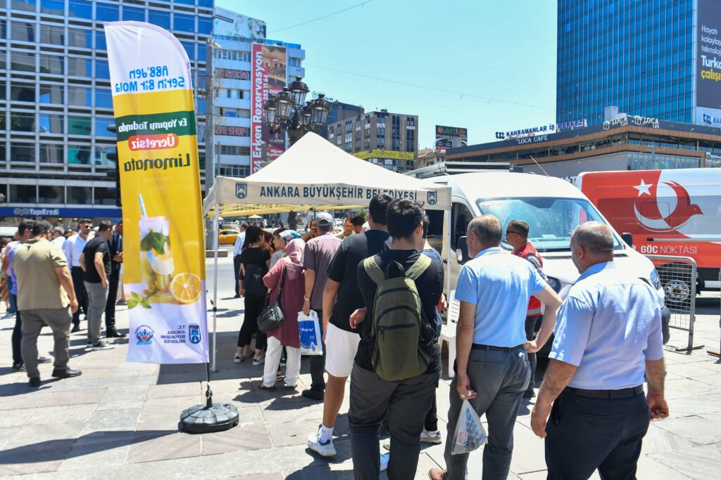 Ankara büyükşehir'den ücretsiz limonata i̇kramı