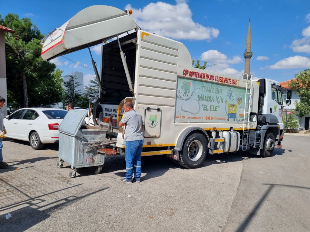 Elmadağ’da çöp konteynerleri dezenfekte ediliyor