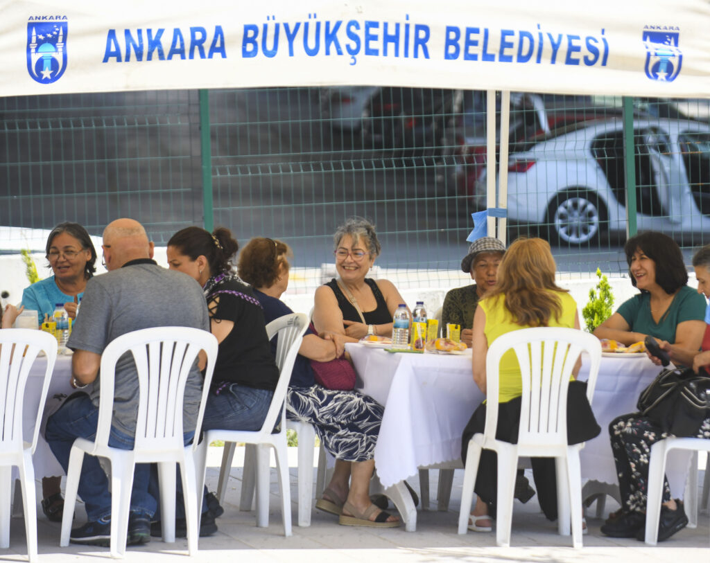 Başkentli emekliler tanıtım toplantısında bir arada