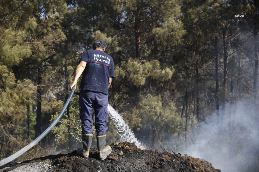 Antalya aksu'da çıkan yangınlar söndürüldü