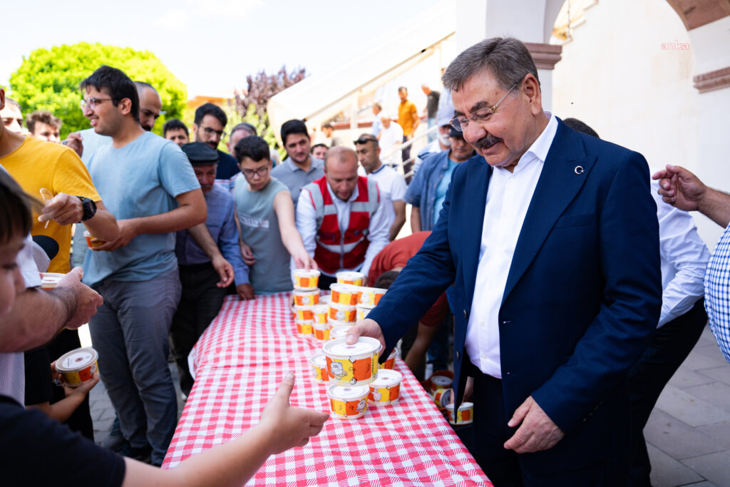 Başkan odabaşı’ndan vatandaşlara aşure ikramı