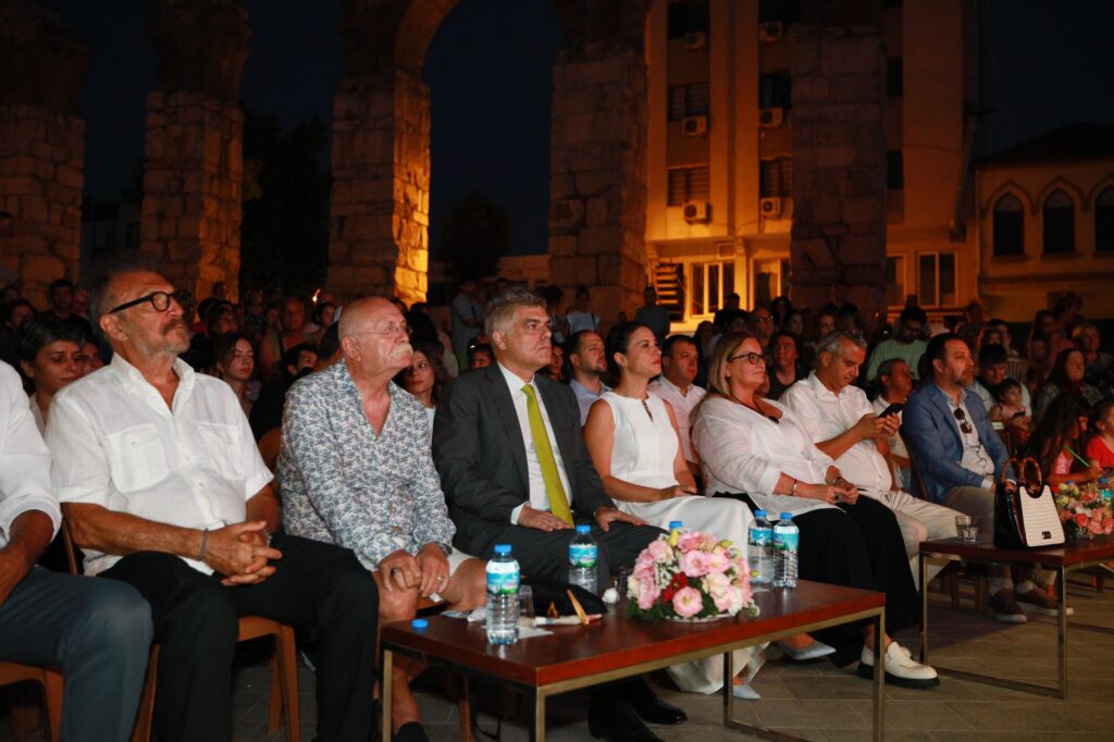 Efes selçuk tiyatro ile buluştu