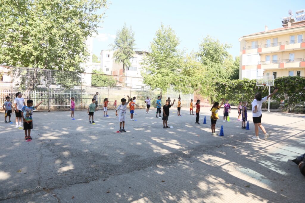 Efes selçuk belediyesi yaz okulu kurslarına yoğun ilgi