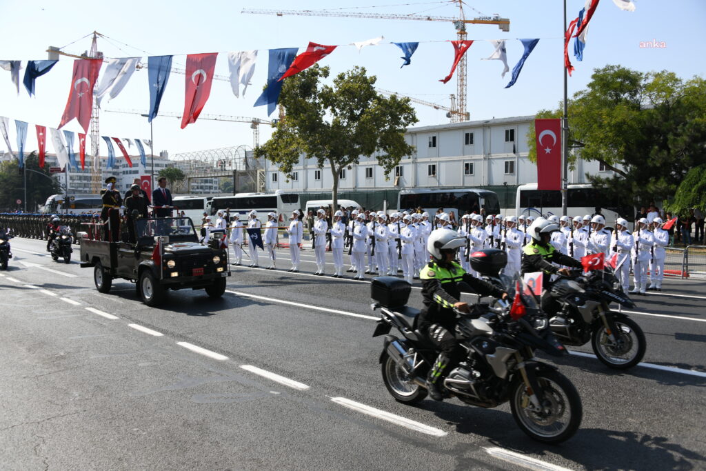 30 ağustos provası için pazar günü i̇stanbul'da bazı yollar trafiğe kapatılacak