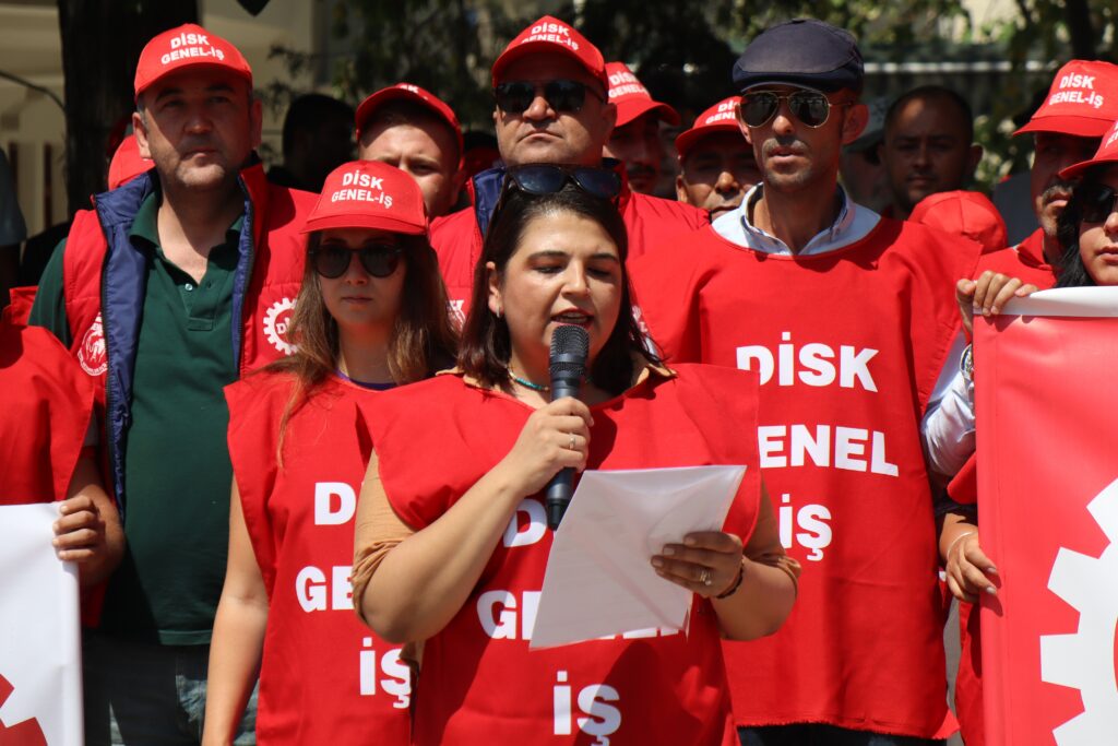 Muğla’da di̇sk üyesi işçilerden 'artık yeter, geçinemiyoruz' eylemi