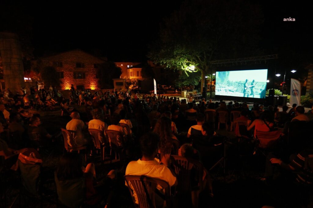 Atatürk'ün hayatını anlatan film, efes selçuklularla buluştu