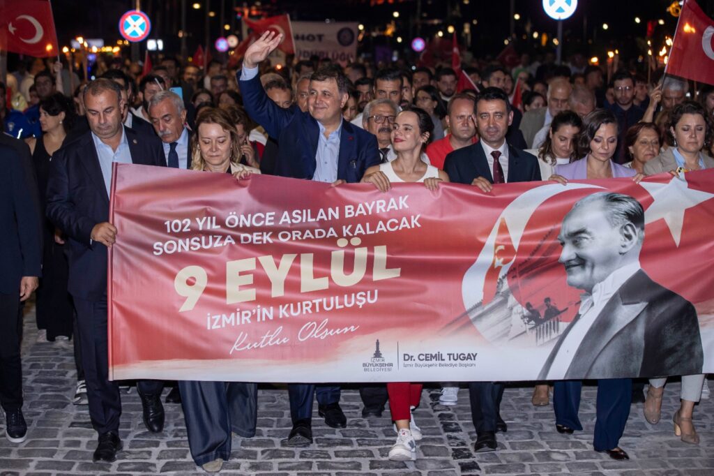 İzmir kurtuluşun 102’nci yıl dönümünde tek ses“mustafa kemal’in askerleriyiz”