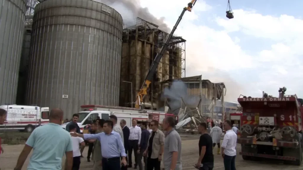 Sakarya'da makarna fabrikasında patlama...