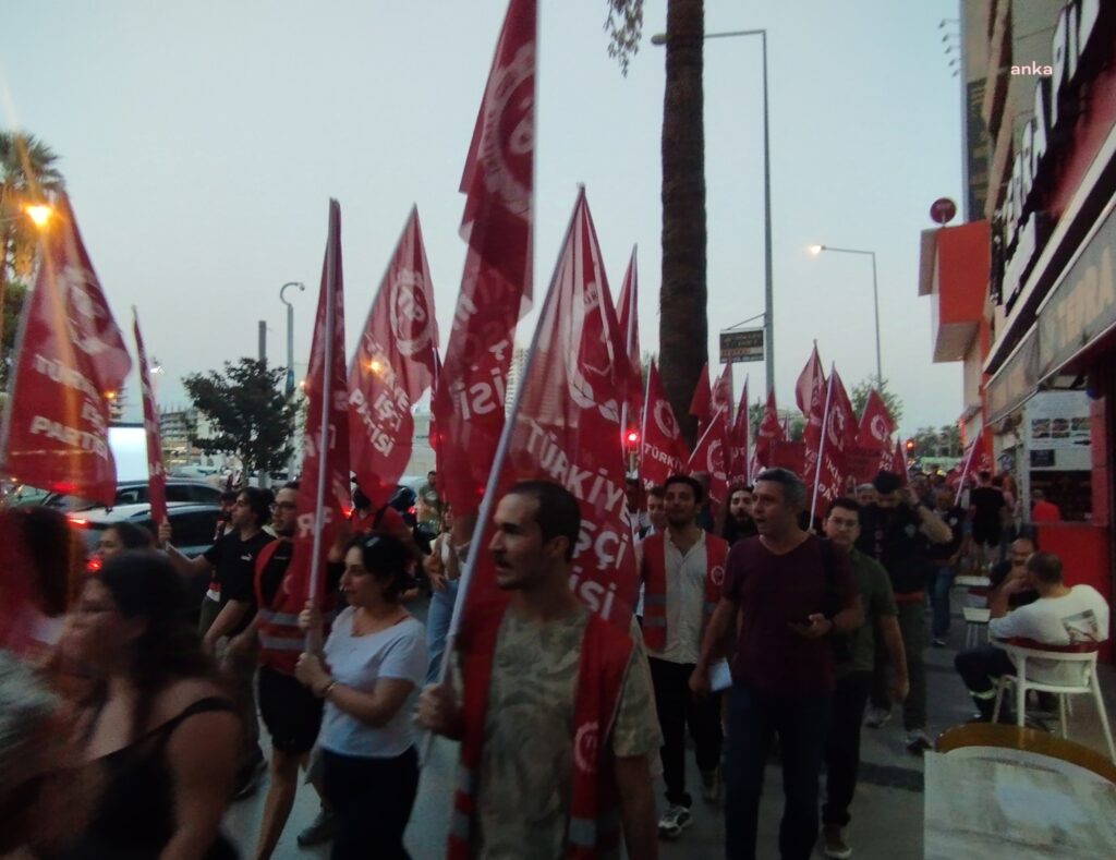 Ti̇p i̇zmir i̇l örgütü, i̇zmir limanı’na demirleyen abd savaş gemisini protesto etti