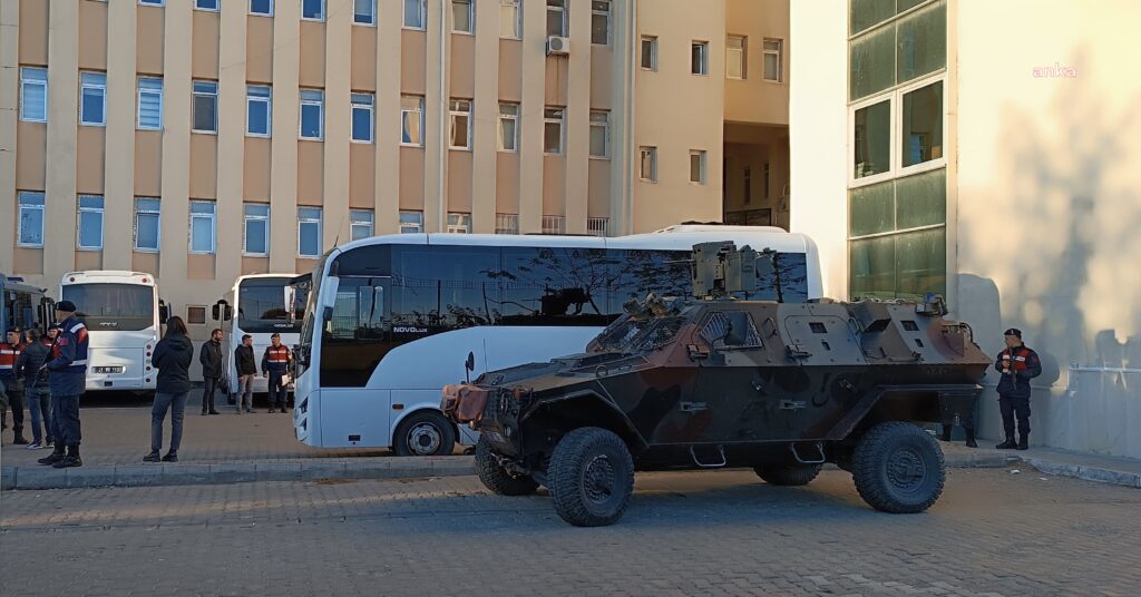 Narin güran cinayeti davasında ikinci gün… sanıklar zırhlı araçlar eşliğinde adliyeye getirildi