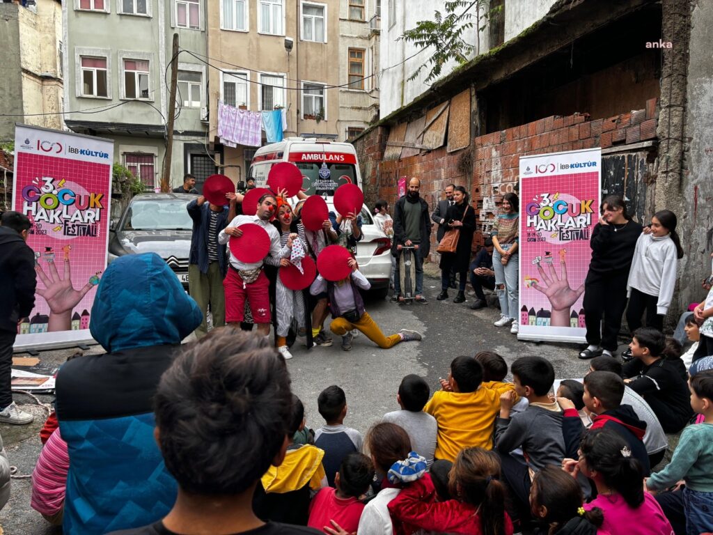 Hem çocuklara hem yetişkinlere yönelik etkinlikler