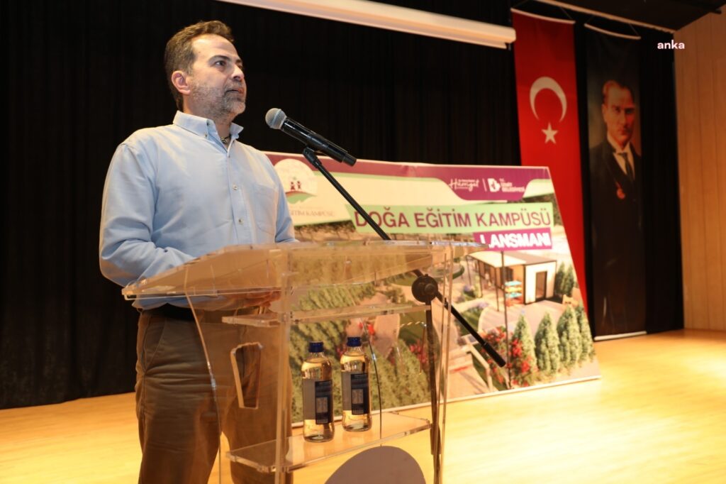 Jeofizik profesörü ahmet övgün ercan, bu sabah mahruki'nin eşiyle görüştüğünü, polisin gözaltı işlemi için erken saatlerde evine gittiğini açıkladı.