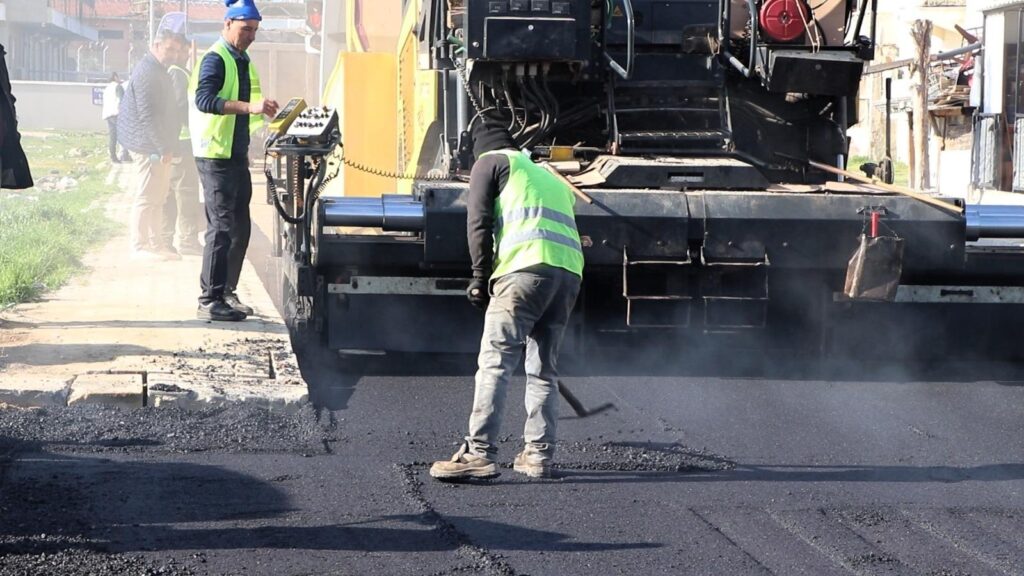 Başkan tugay söz verdi, 2025 yılı asfalt seferberliğiyle başladı