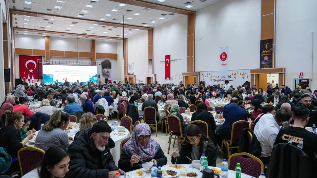 Erzincan, malatya, elazığ ve tunceli dernekleri i̇ftar sofrasında buluştu