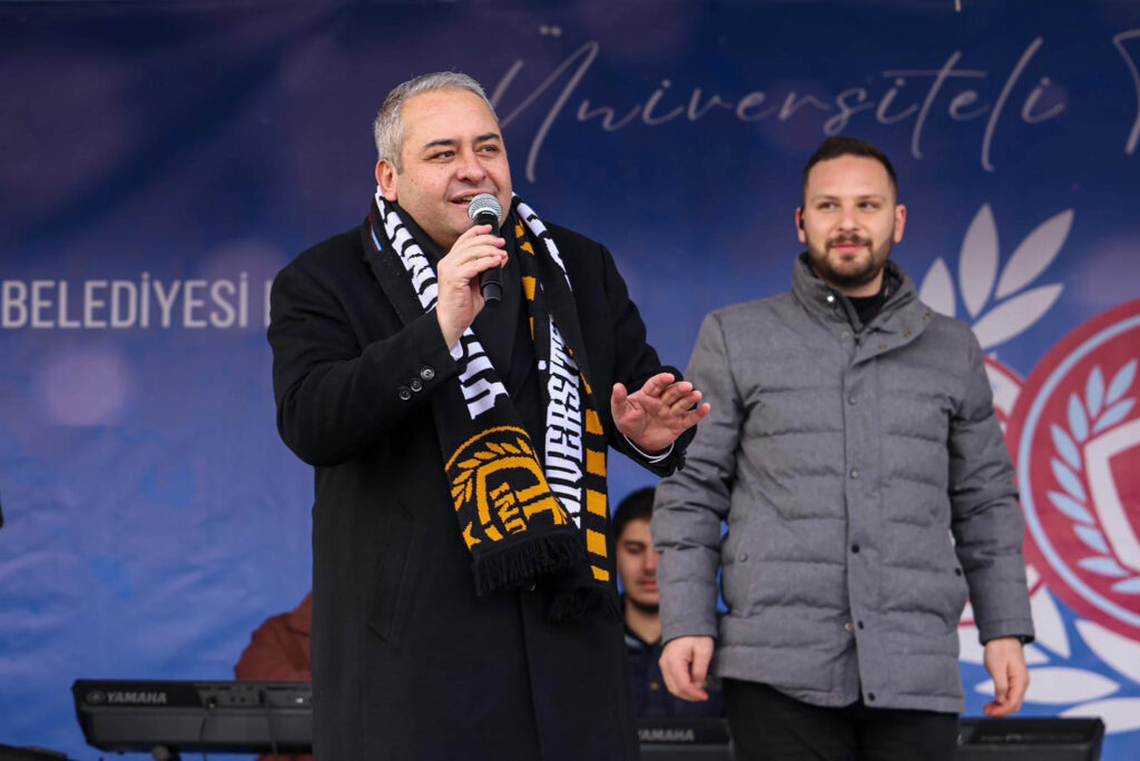 Üniversiteli trabzonsporlulardan keçiören’de horon coşkusu