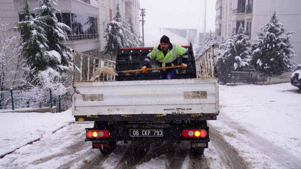 Keçiören belediyesi'nden karla mücadele seferberliği
