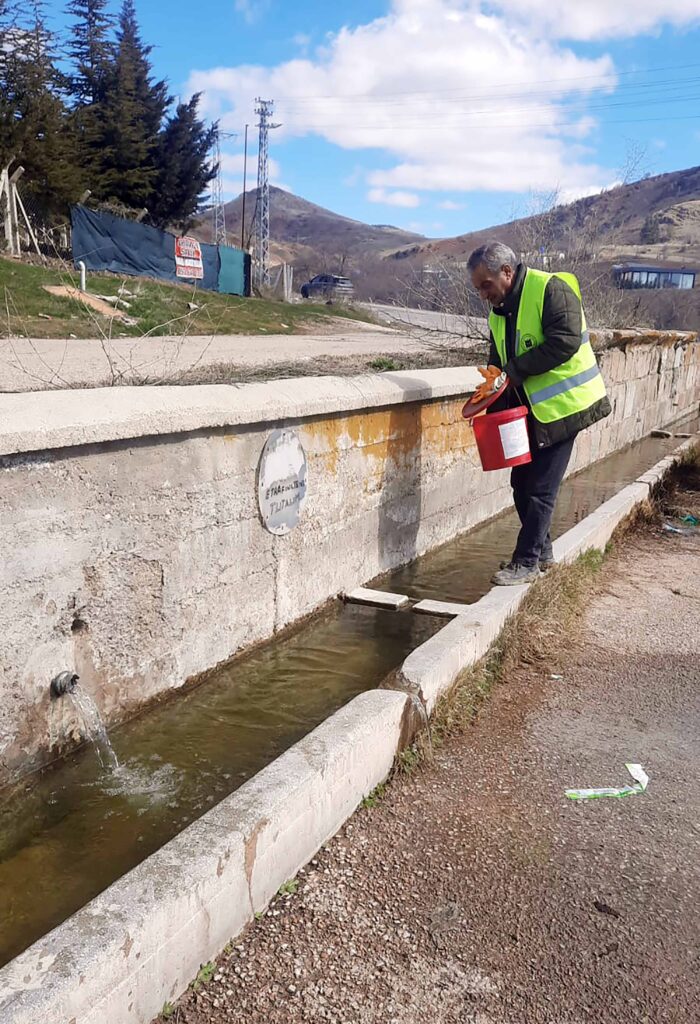 Yenimahalle’de Larva Ile Mücadele Devam Ediyor Yenimahalle’de larva ile mücadele devam ediyor