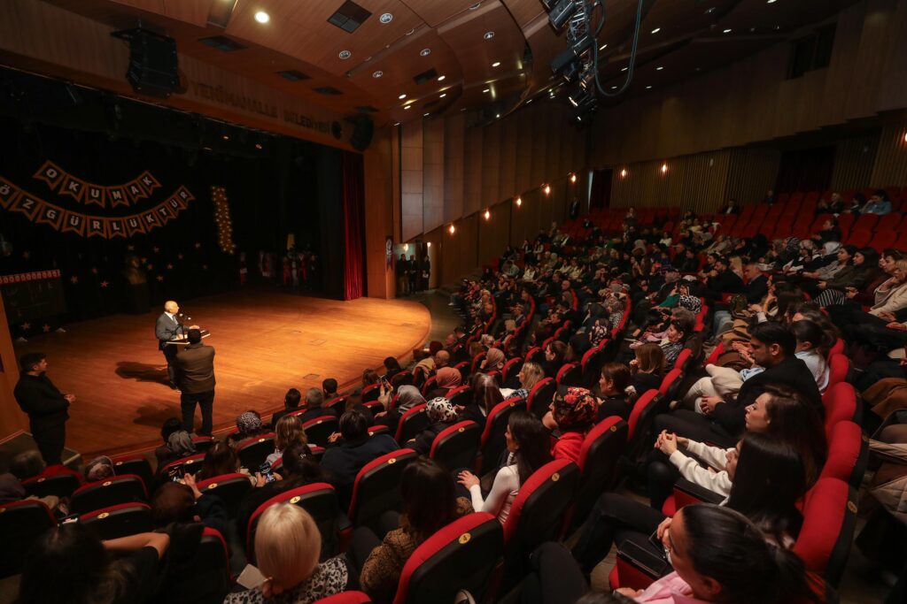 Yenimahalle’de 8 Bin Vatandaş Okuma Yazma Öğrendi Yenimahalle’de 8 bin vatandaş okuma yazma öğrendi