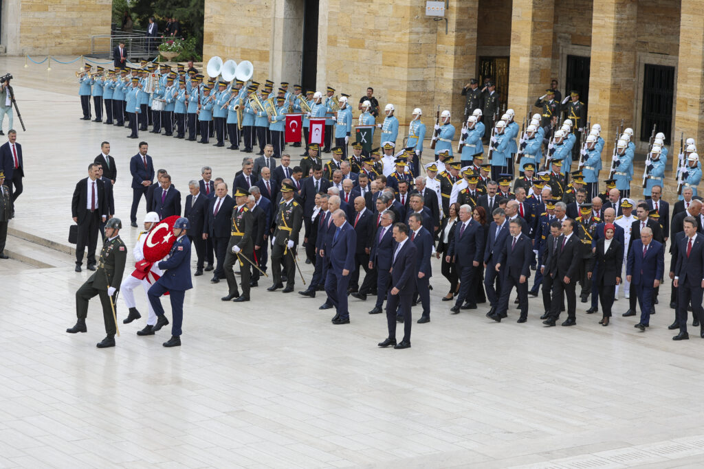 Kılıçdaroğlu, anıtkabir’deki zafer bayramı töreninde