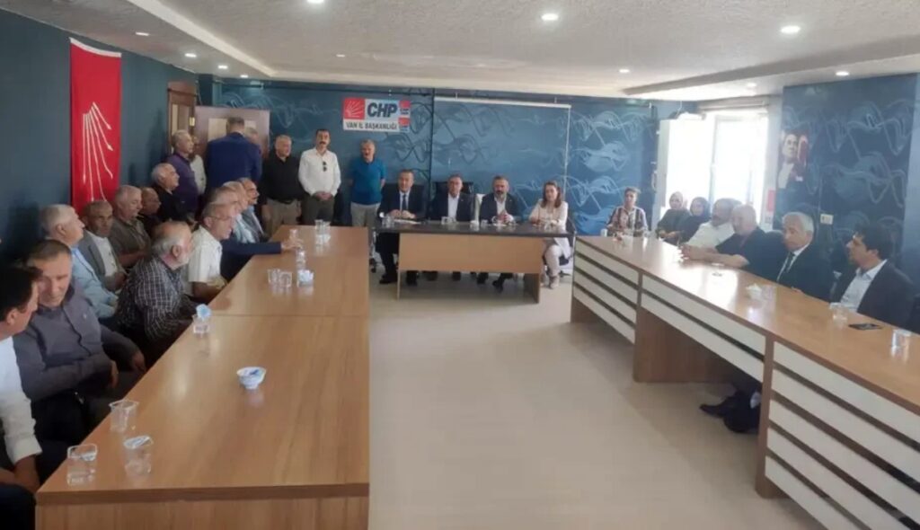 Chp’den van’da yoğun temas