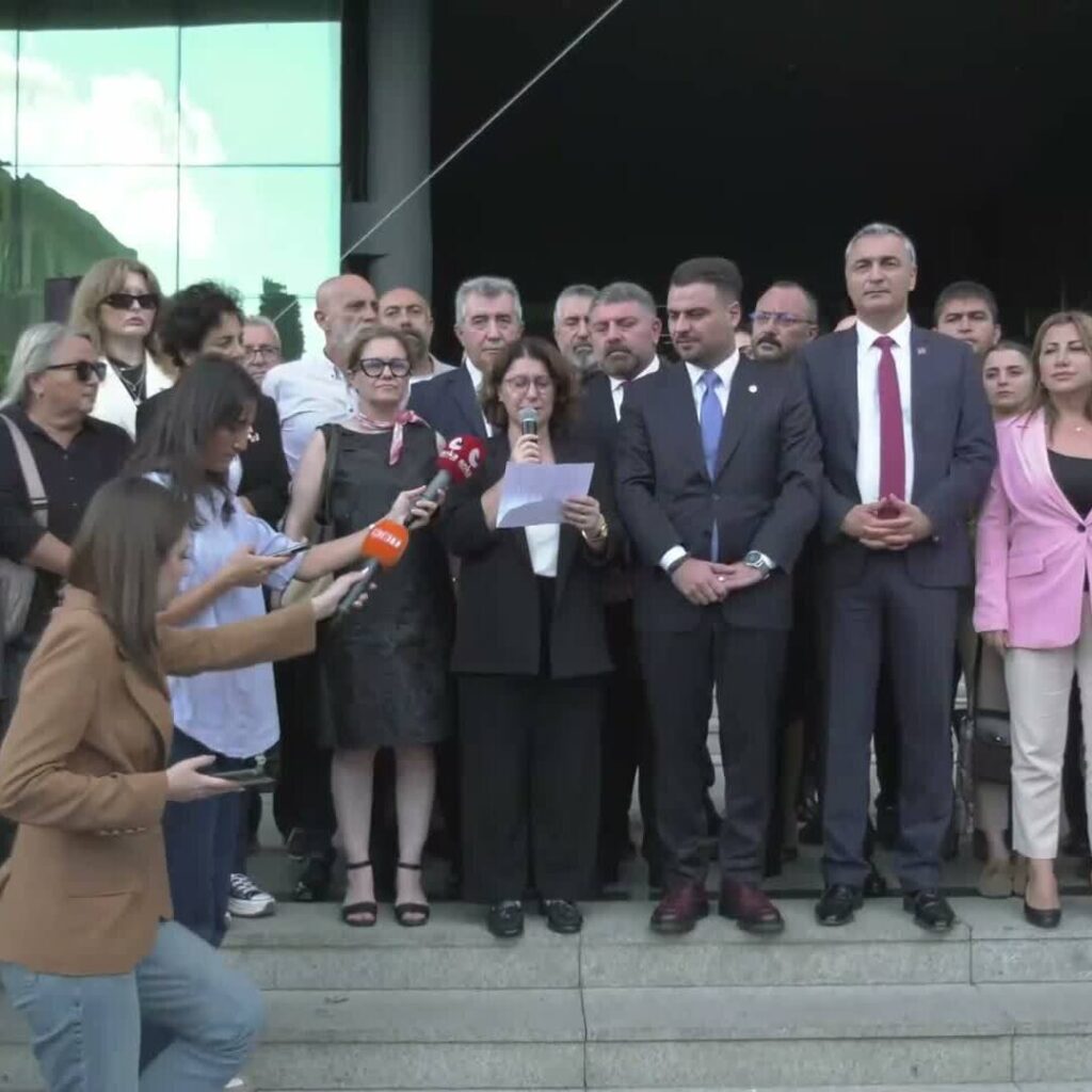 Müslim sarı: “chp ve yeni parti grubu olarak üsküdar seçimine katılmıyoruz, oylama 8 eylül salı gününe ertelendi”