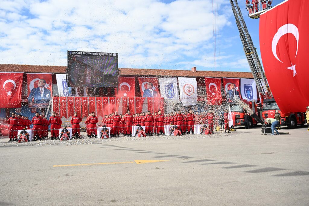Ankara İtfaiyesi’nde 100 Personel Asil Memurluğa Geçti Ankara i̇tfaiyesi’nde 100 personel asil memurluğa geçti