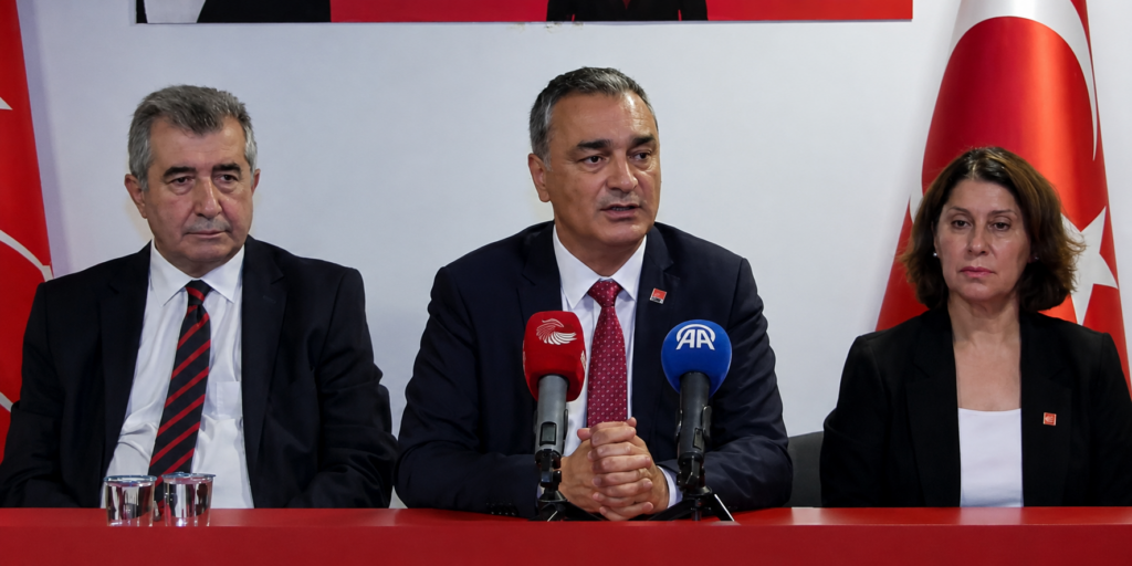Üsküdar’daki Gözaltılar İçin Sert Tepki: “Seçim Ayarlı Bir Müdahaledir” Üsküdar’daki gözaltılar i̇çin sert tepki: “seçim ayarlı bir müdahaledir”