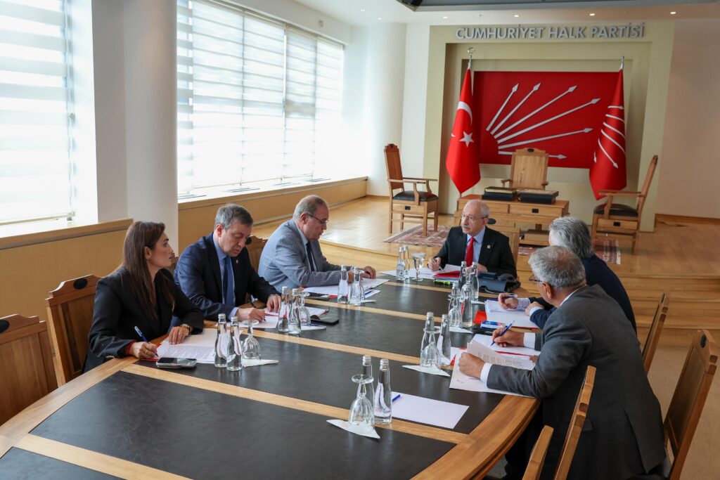 Chp ekonomi masası toplantısında borsa ve fon riskleri gündemde