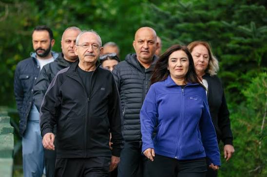 Kılıçdaroğlu, Tbmm Grubu Toplantısının Son Gününe Abant’ta Yürüyüşle Başladı Kılıçdaroğlu, tbmm grubu toplantısının son gününe abant’ta yürüyüşle başladı