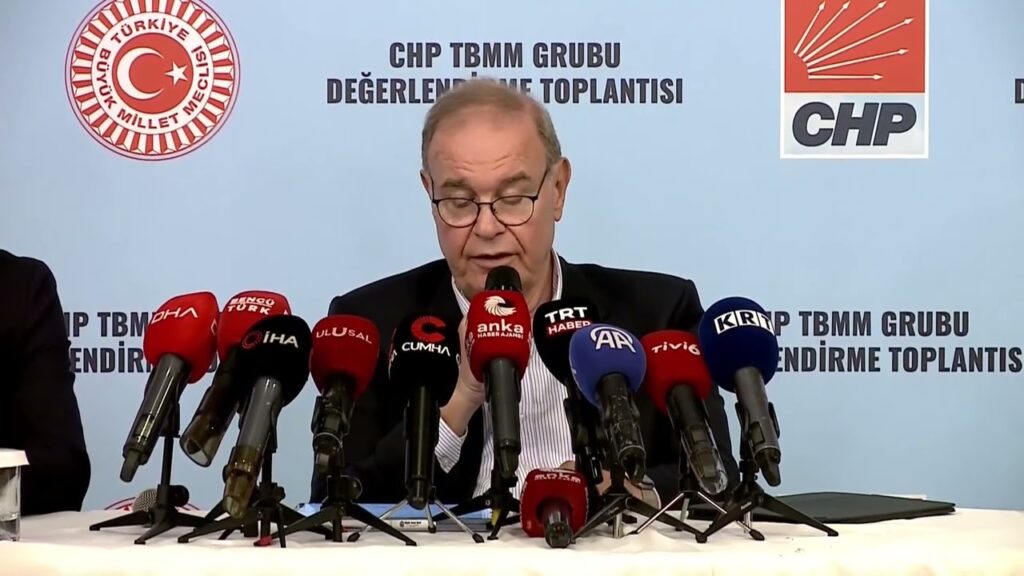 Faik Öztrak: “Vurguncu-Bürokrat-Siyasetçi Şeytan Üçgeninde” Faik öztrak: “vurguncu-bürokrat-siyasetçi şeytan üçgeninde”
