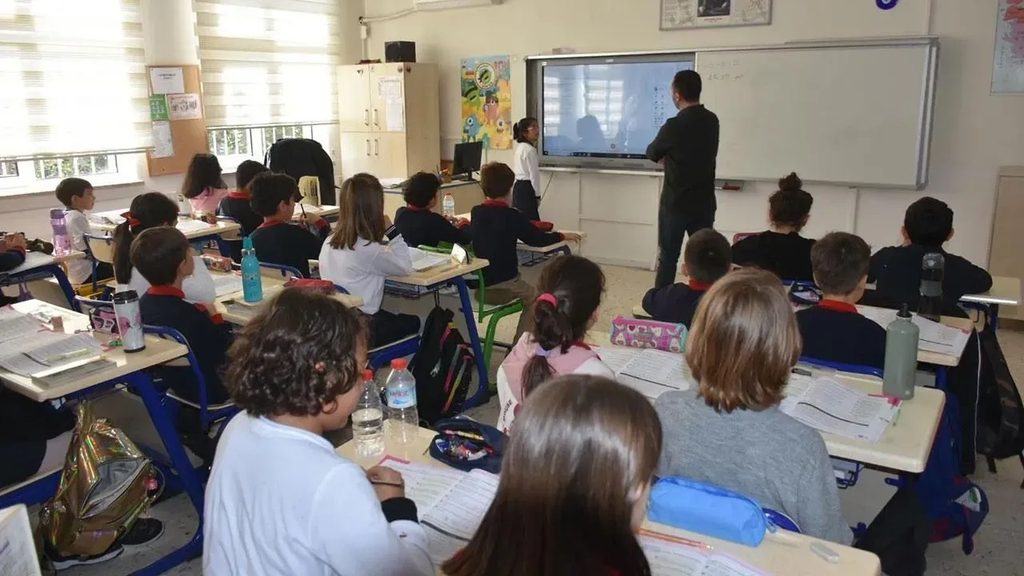 Okullar ne zaman acilacak yaz tatili uzatildi mi meb 2026 2027 ara tatiller kaldirild 3355394 202608