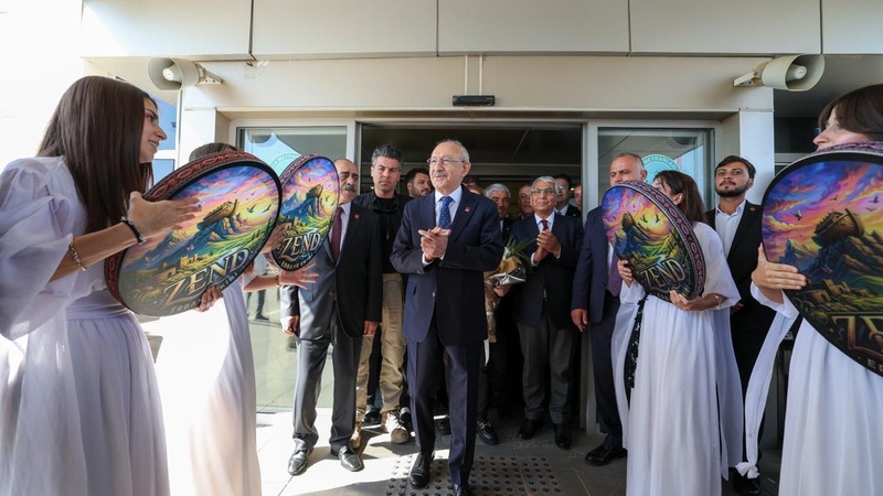 Kılıçdaroğlu Şırnak’ta Coşkuyla Karşılandı, Cizre’de Ekonomiyi Konuştu Kılıçdaroğlu şırnak’ta coşkuyla karşılandı, cizre’de ekonomiyi konuştu