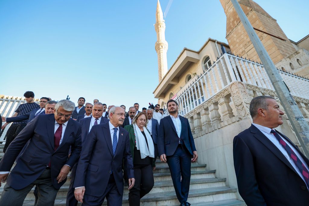Kılıçdaroğlu Cizre’de Tarihi Kırmızı Medrese’yi Ziyaret Etti 8c5e0148 30b7 4dcb b2db f177b445f4f2