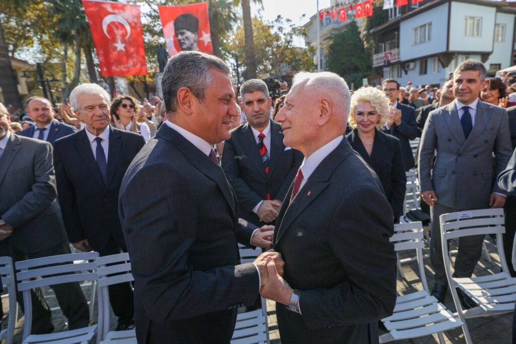 Prof. Dr. Mehmet Haberal’a Mudanya’da Barış Yolu Ödülü Mehmet haberal’a mudanya’da barış yolu ödülü