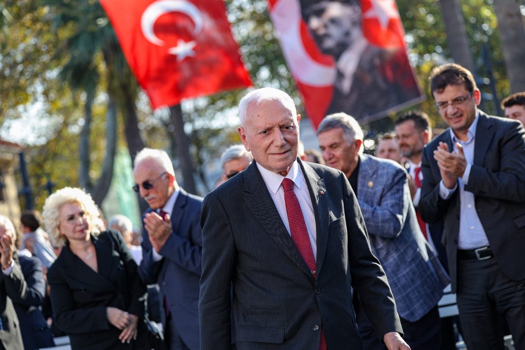 Prof. Dr. Mehmet Haberal’a Mudanya’da Barış Yolu Ödülü Whatsapp image 2026 10 13 at 14. 05. 08