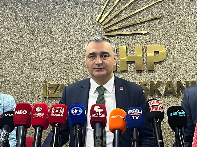 Müslim Sarı İzmir’de Konuştu: Fon Yolsuzluğu Açıklaması Müslim sarı i̇zmir’de konuştu: fon yolsuzluğu açıklaması